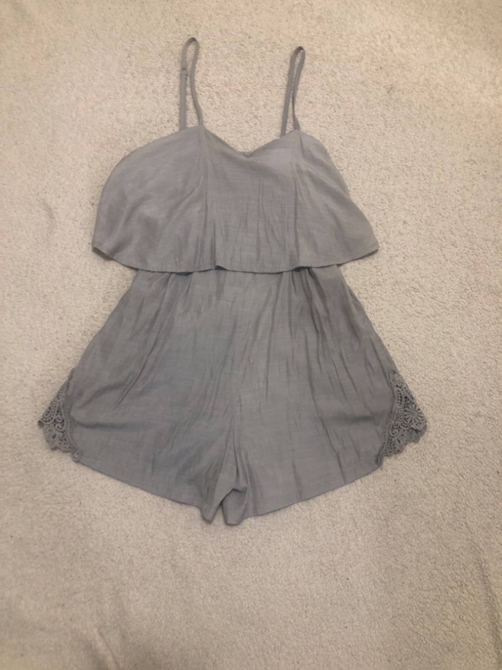 Hazel Gray Romper Short w/lace Front Size M - Picture 2 of 7